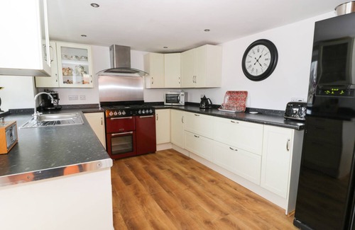 Llandudno Cottage | ABBEYLANDS HOUSE, pet friendly, with a garden in Llandudno