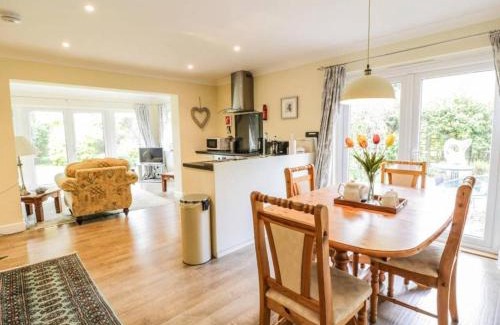 Kelso House | Abbeyside Cottage