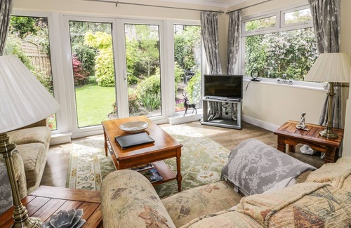 Kelso Cottage | ABBEYSIDE COTTAGE, with a garden in Kelso