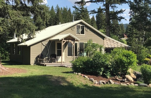 Martin City Cottage | Abbot Creek Cottage, Only 10 Minutes from Glacier National Park!