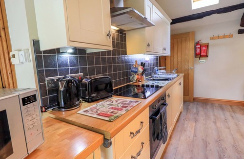 Penny Bridge Cottage | Abbots Reading Mews 2
