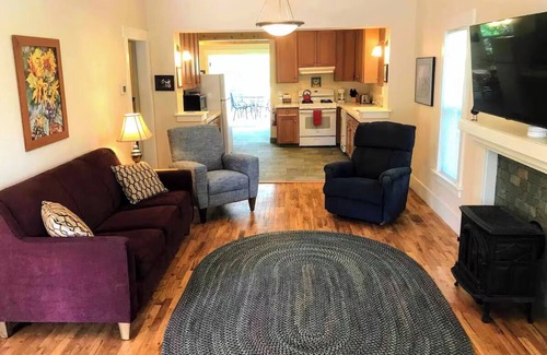 Historic Downtown District Cottage | Abbott's Cottages- The Raven. Two bedroom cottage just two blocks to downtown.