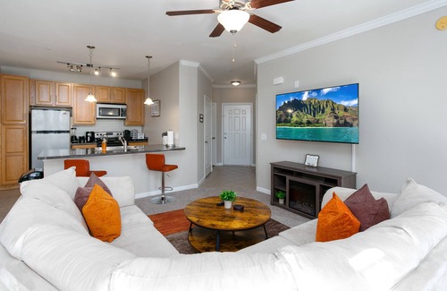 Madison Condo | Abby's Luxurious Cove-10 mins from everywhere