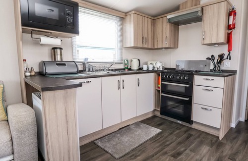 Towyn Cottage | ABCVAN, family friendly, with a garden in Towyn