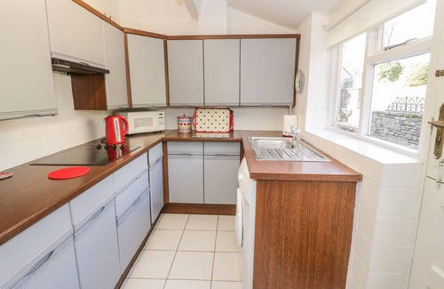 Clawdd-newydd Cottage | ABER CLWYD MANOR, romantic, country holiday cottage in Derwen