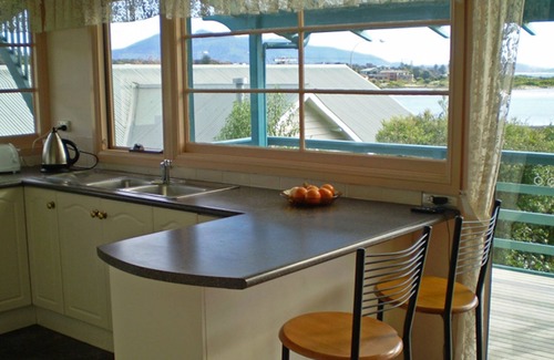 Bermagui House | ABERDEEN 1: 112 Lamont Street -Views, great boat p