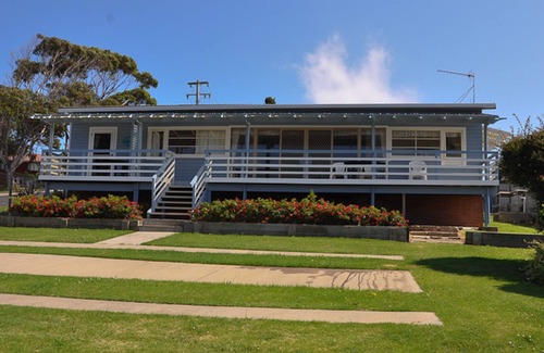 Bermagui House | ABERDEEN 1: 112 Lamont Street -Views, great boat p
