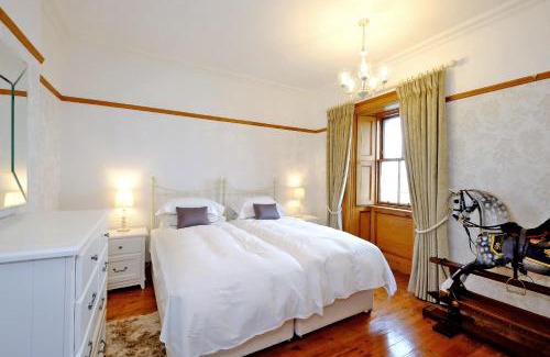 Central Aberdeen House | Aberdeen Lighthouse Cottages - coastal, dolphins