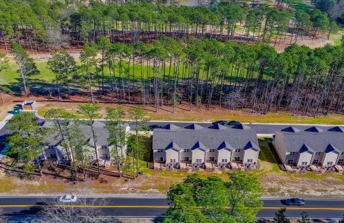 Southern Pines House | Aberdeen Townhome Deck, Golf Course Community