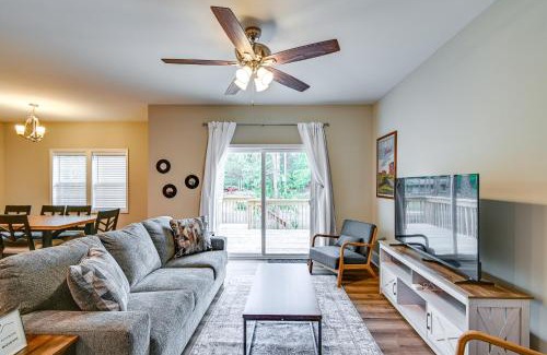 Southern Pines House | Aberdeen Townhome Deck, Golf Course Community