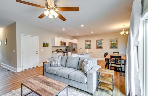 Southern Pines House | Aberdeen Townhome Deck, Golf Course Community