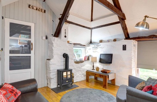 Glandwr House | Aberelwyn Granary - One Bedroom House, Sleeps 3