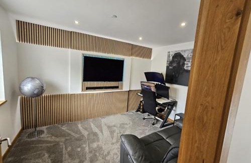 St George House | Abergele 3-Beds Pet Friendly & Parking
