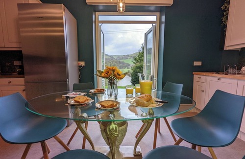 Machynlleth House | Aberhiriath Hall - Historic Welsh home for reunions & retreats