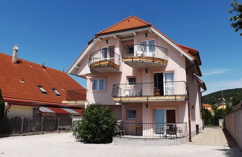Balatonfured Apartment | Abigél apartmanház