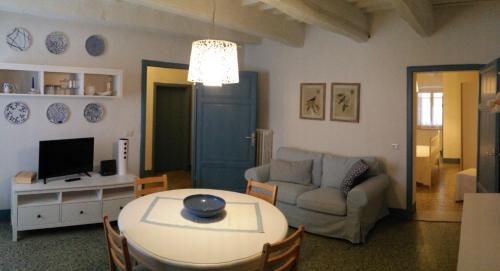 Castagneto Carducci Apartment | Abitare il Borgo Piazza del Popolo