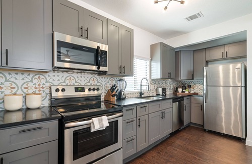Montrose Apartment | Abode Houston - Montrose Downtown