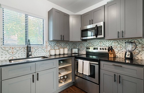 Montrose Apartment | Abode Houston - Montrose Downtown