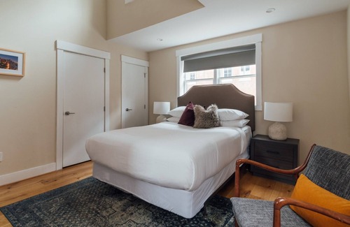 Rittenhouse Row Apartment | Abode Philadelphia - Rittenhouse Square Locust St