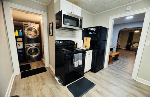 Johnson City House | About 5 mins away from Downtown, ETSU, Milligan & parks!