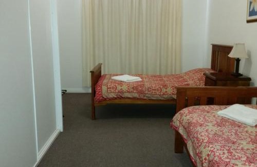 Broken Hill House | About Town Cottages