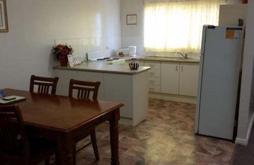 Broken Hill House | About Town Cottages