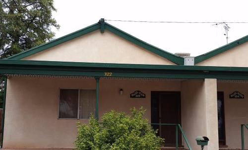 Broken Hill House | About Town Cottages