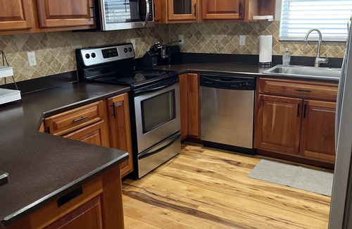 Marble Cabin | Above it All-beautiful cabin with amazing views! 10 mins from Casino
