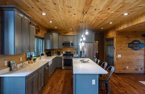 Bryson City Cabin | Above it All scenic mountain view and private location