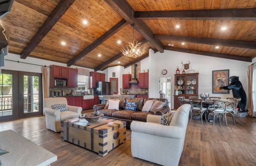 Charlotte House | Above Nashville Rustic Retreat Farm I 200 Acre Farm | Pool&Spa I Services