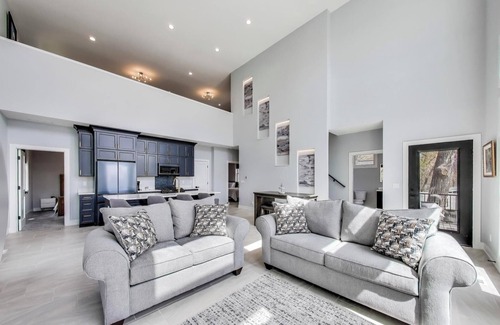 Williams Bay House | Above The Bay | 3BR + Loft, Arcade, Deck, Near Pier 290 & Williams Bay Beach