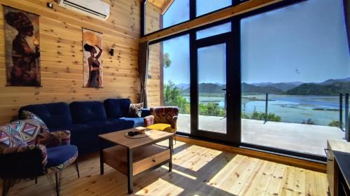 Karuc House | Above the Lake