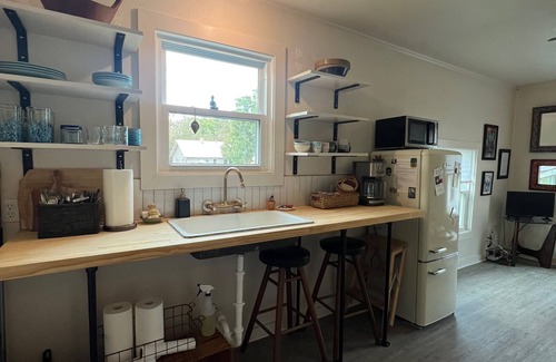 La Grange Apartment | Above the pink stairs ~ a quiet eclectic garage apartment.