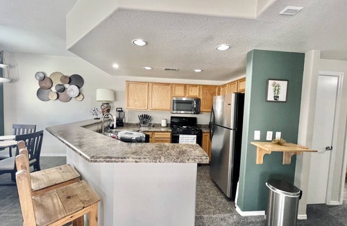 North Valley Condo | ABQ Condo with Pool, Gym, and Mountain Views
