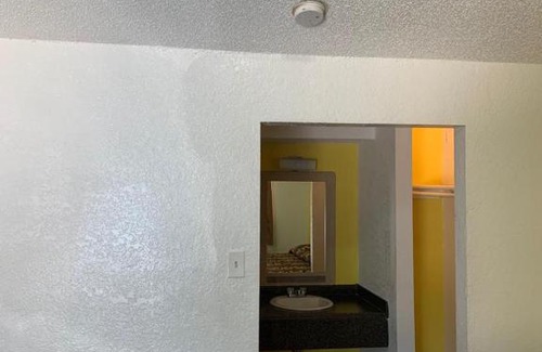 South Arlington Apartment | Abram Inn - Arlington