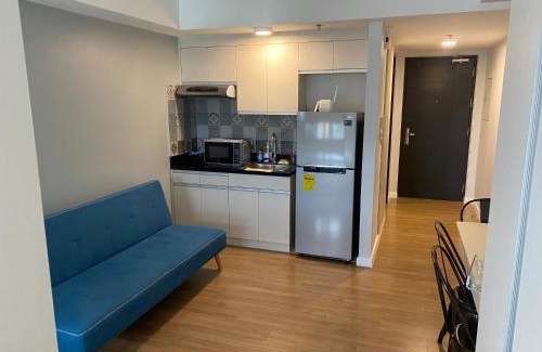 Poblacion District Apartment | abreeza chills place 1519