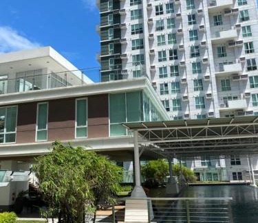 Poblacion District Apartment | Abreeza chills place 2721