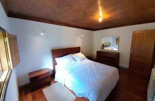 Rio Caldo House | Abrigo do verao Maison près du lac