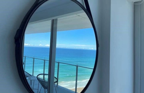 Gold Coast Apartment | absolute Beachfront Central Surfers Paradise