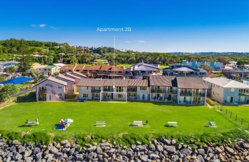 North Creek Apartment | Absolute Beachfront Apartment 2B