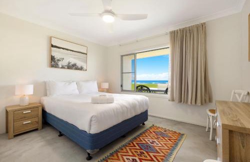 North Creek Apartment | Absolute Beachfront Apartment 3B
