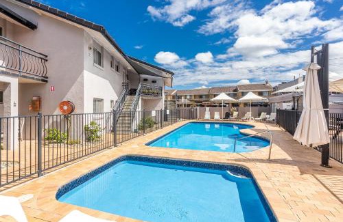 North Creek Apartment | Absolute Beachfront Apartment 1T