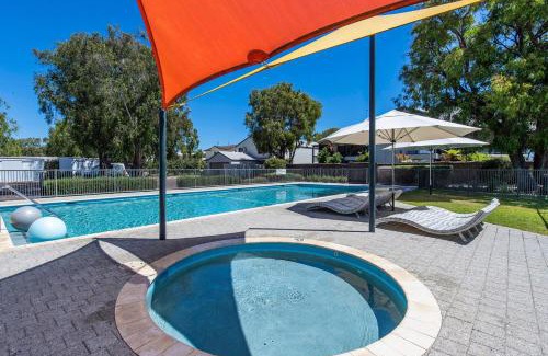 Broadwater House | Absolute Beachfront