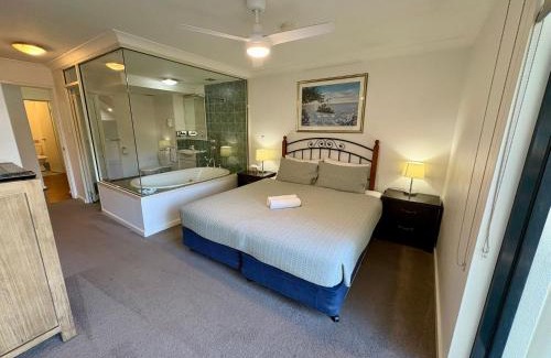 Broadwater House | Absolute Beachfront