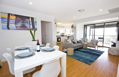 Semaphore Park Apartment | Absolute beachfront 2 bedroom unit Sandy Feet 3