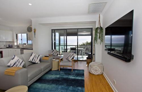 Semaphore Park Apartment | Absolute beachfront 2 bedroom unit Sandy Feet 3