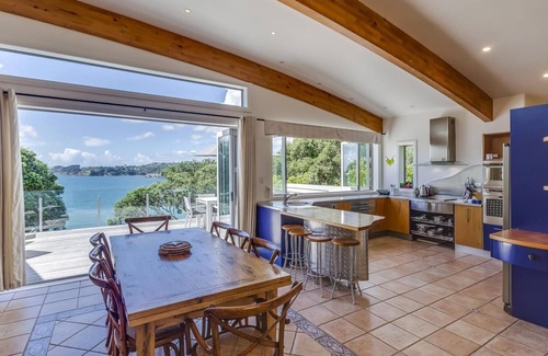 Oneroa House | Absolute Beachfront - Oneroa Bay - Enjoy gazing over Oneroa Beach from this impressive 2-story, 3-bedroom holiday house with a Spanish-inspired theme. Accommodating 8 guests who will all enjoy sitting directly beach front. Providing luxurious accommo