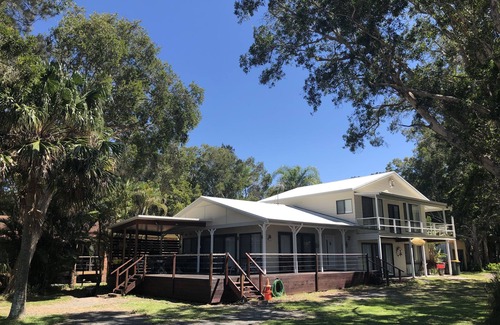 Mid-Coast Council House | ABSOLUTE BEACHFRONT PINDIMAR >Nbn WiFi with foxtel sports and various TV apps