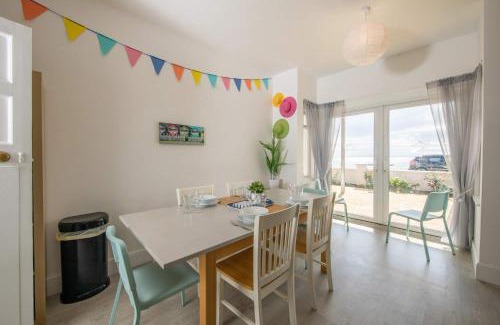 Bognor Regis Apartment | Absolute Beachfront with Decked Garden Oasis and Views