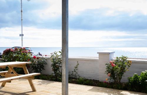 Bognor Regis Apartment | Absolute Beachfront with Decked Garden Oasis and Views